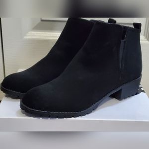 Me Too Black Ankle Booties Size 7 M